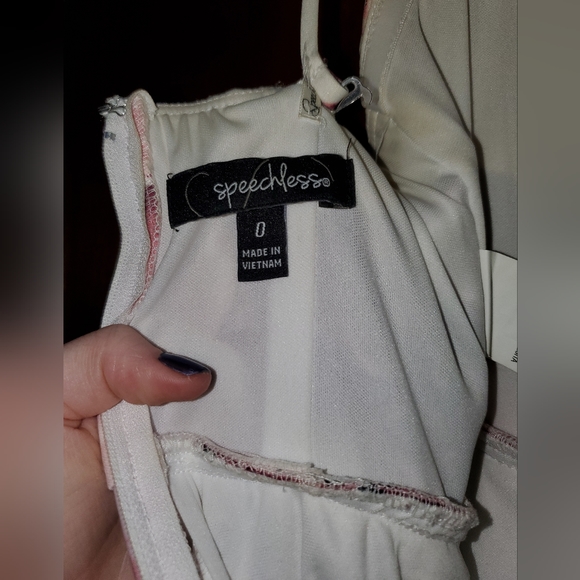 Graduation dress with pockets - Picture 11 of 13